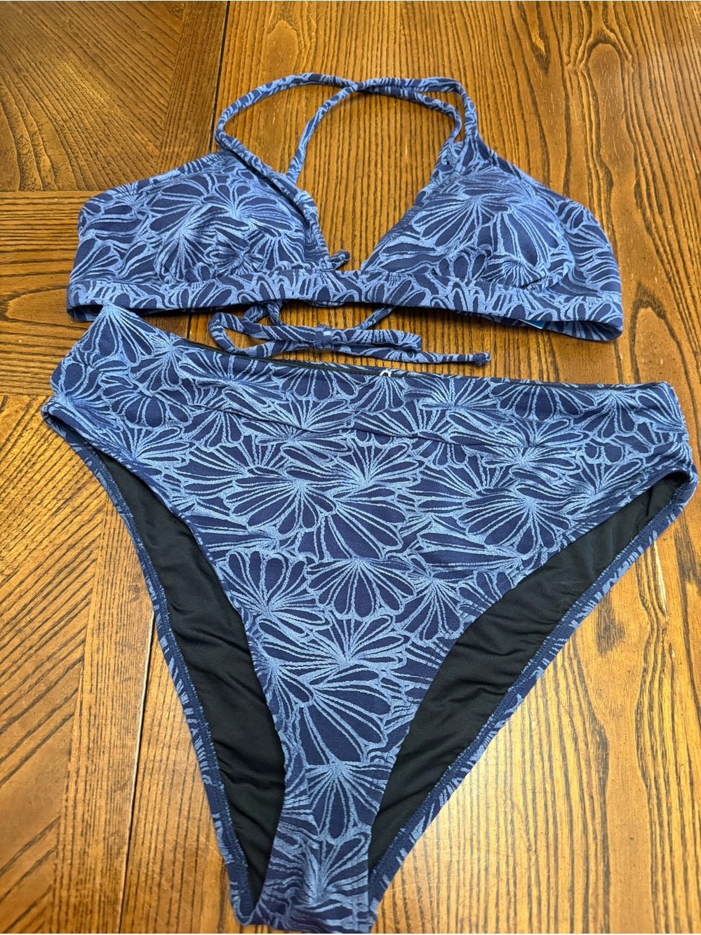 CUPSHE Textured Floral Bikini. NWT. Size Large